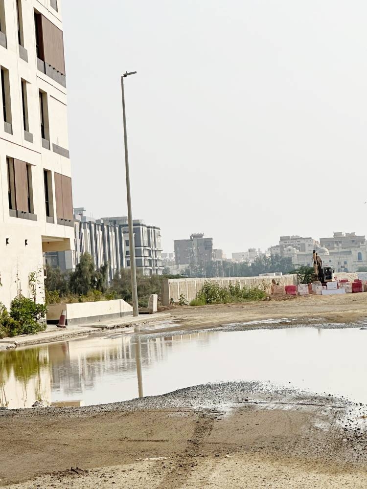 صورة التقطت أمس الأول في حي المروة 4. (تصوير: مديني عسيري)